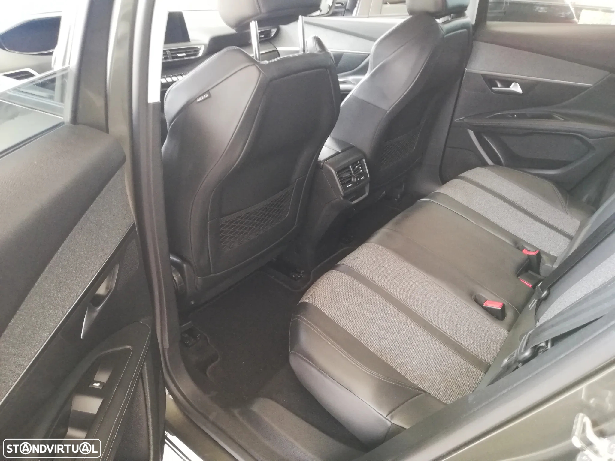 Peugeot 3008 1.5 BlueHDi Allure Baixo Consumo EAT8 - 9