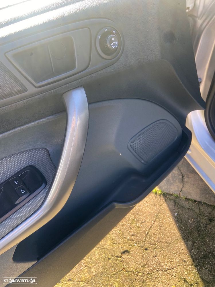 Ford Fiesta 1.4 TDCI Titanium - 12