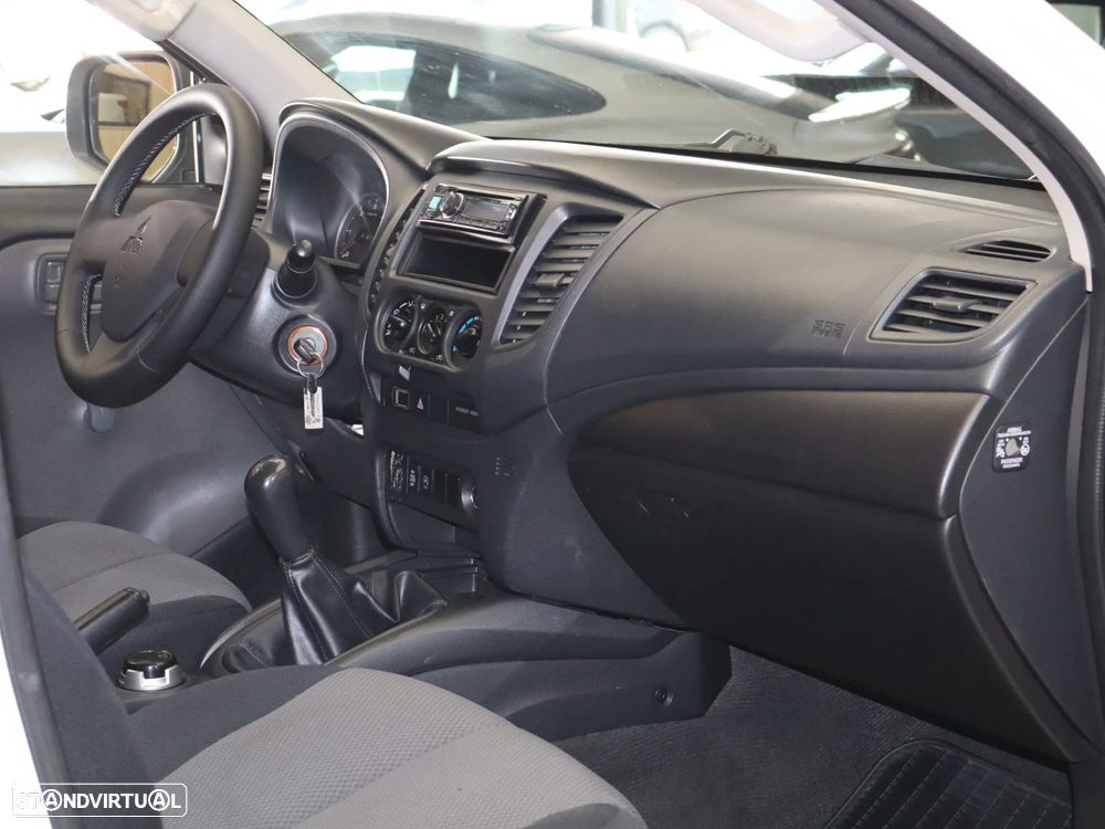 Mitsubishi L200 2.4 DI-D Club Invite 4WD - 13