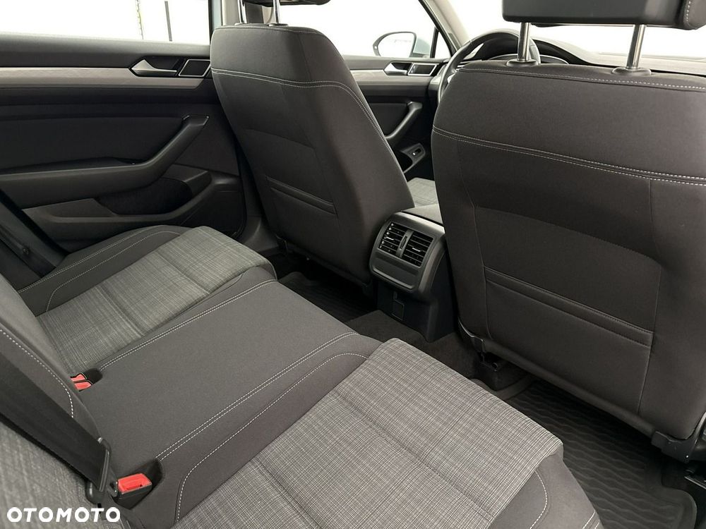 Volkswagen Passat - 23