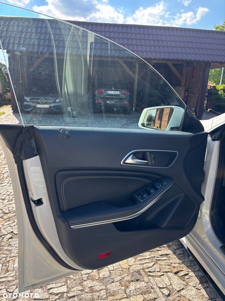 Mercedes-Benz CLA 180 7G-DCT - 21