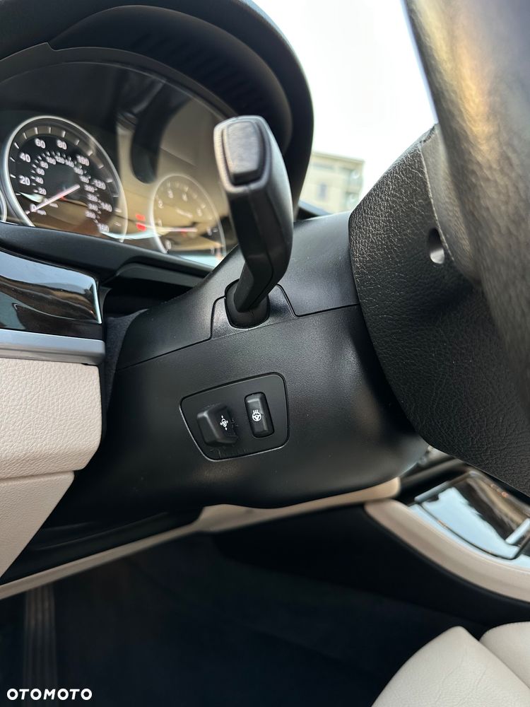 BMW Seria 5 528i xDrive Sport-Aut - 15