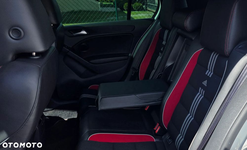 Volkswagen Golf 2.0 GTI DSG adidas - 26