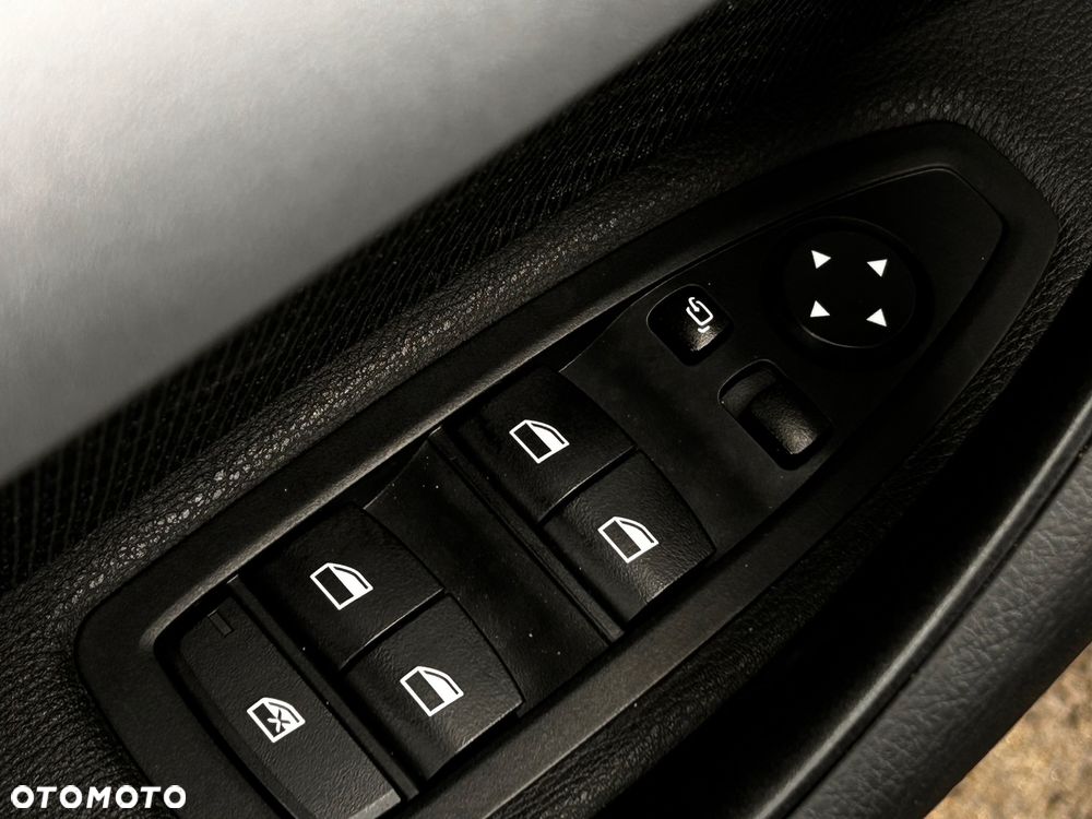 BMW X1 sDrive18d - 33