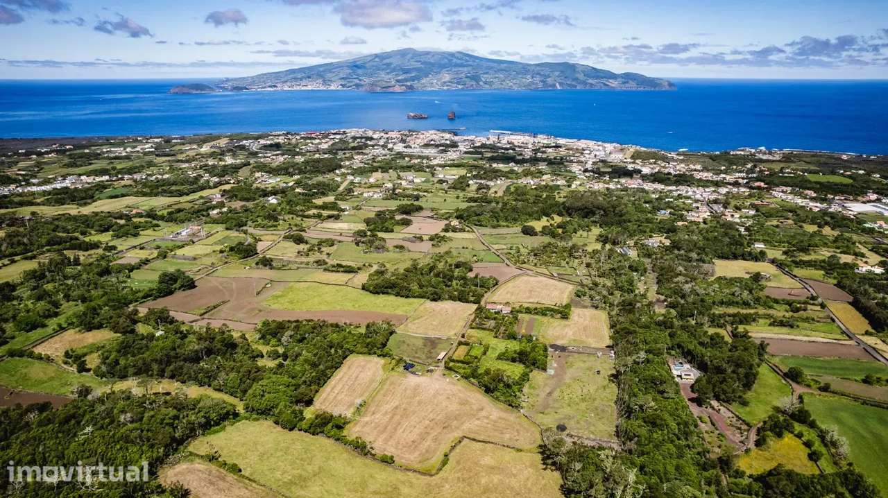 Terreno à Venda na Madalena, Ilha do Pico - 43.000m² - Grande imagem: 2/7
