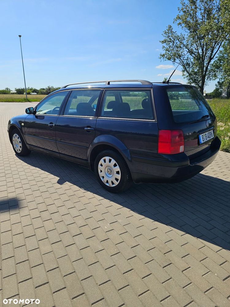 Volkswagen Passat - 4