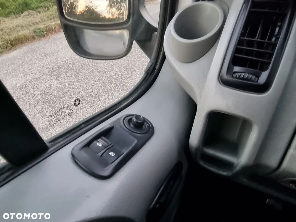 Renault Trafic - 19