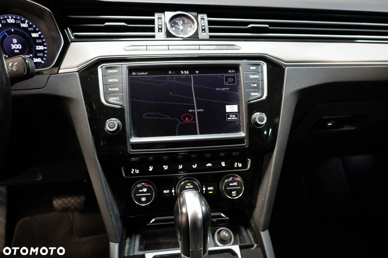 Volkswagen Passat - 20