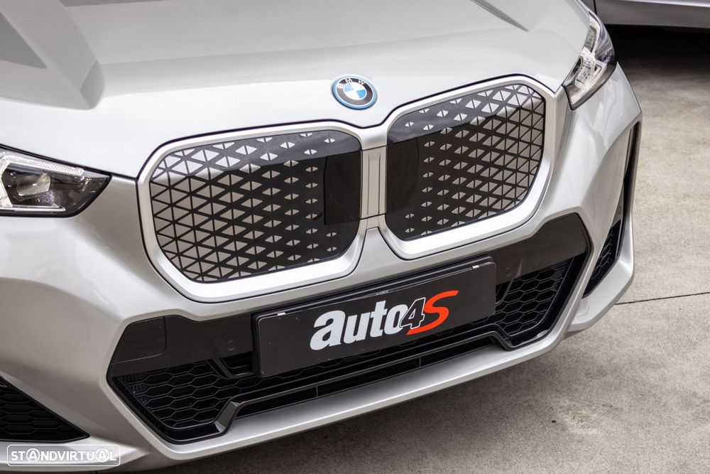 BMW iX1 eDrive20 Pack Desportivo M - 10