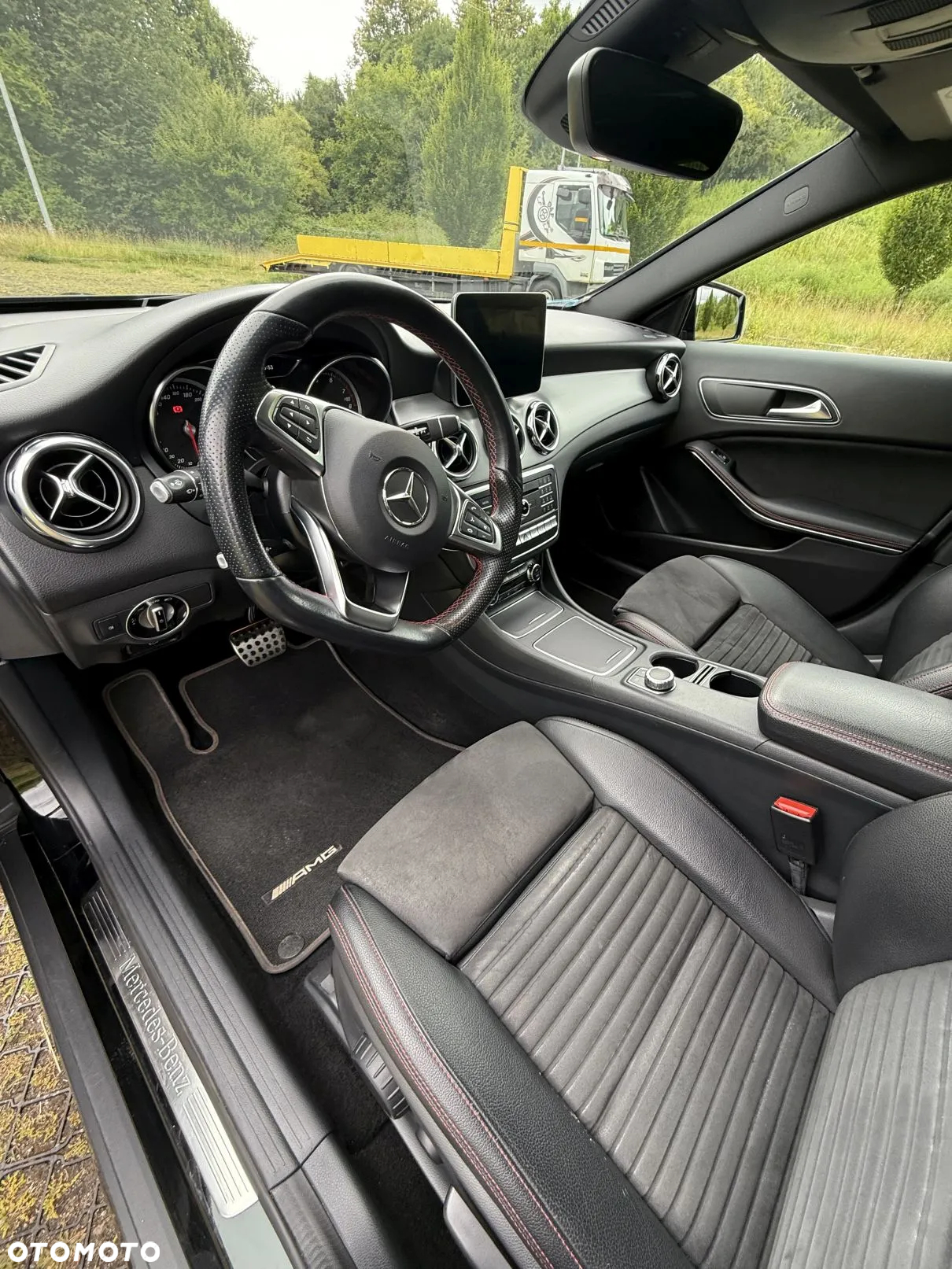 Mercedes-Benz GLA 220 4-Matic AMG Line - 12