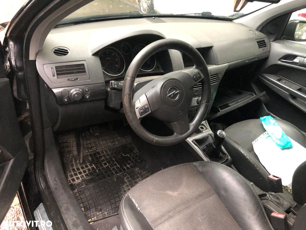 Dezmembrez Opel Astra H break negru 1,7 CDTI 2006 Z 20R - 10