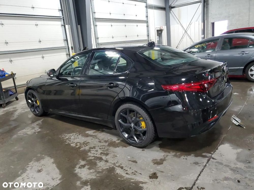 Alfa Romeo Giulia 2.0 Turbo 16V AT8-Q4 Veloce Ti - 3