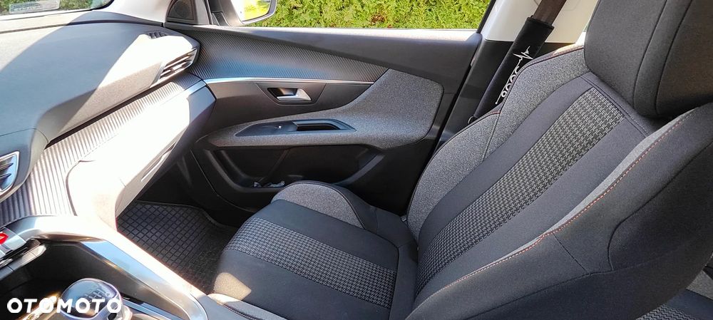 Peugeot 3008 1.2 PureTech Allure S&S - 23