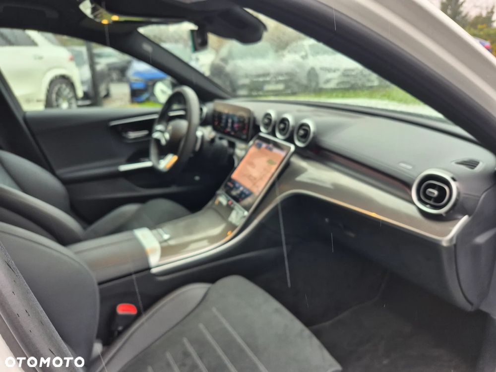 Mercedes-Benz Klasa C 180 mHEV - 31