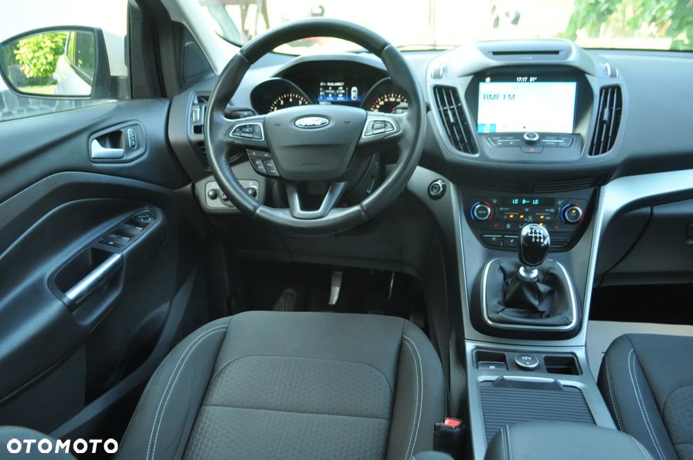 Ford Kuga 1.5 EcoBoost 2x4 Titanium - 24