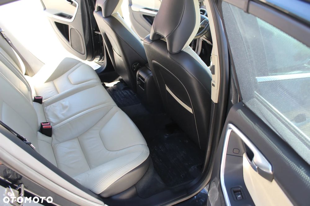 Volvo S60 T3 Summum - 23