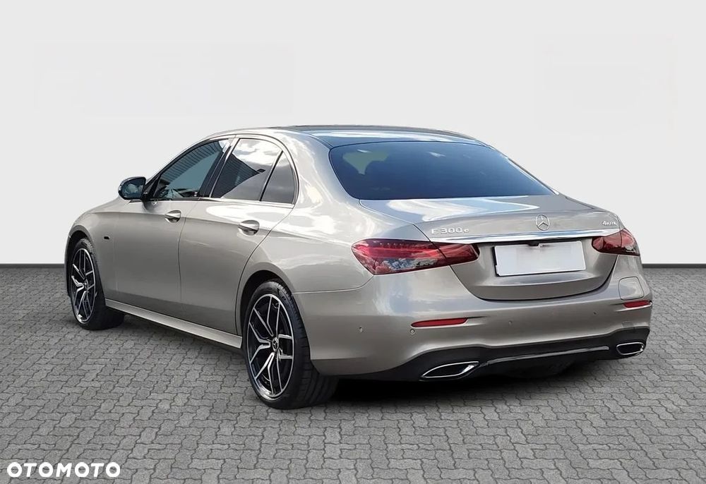 Mercedes-Benz Klasa E 300 9G-TRONIC AMG Line - 3