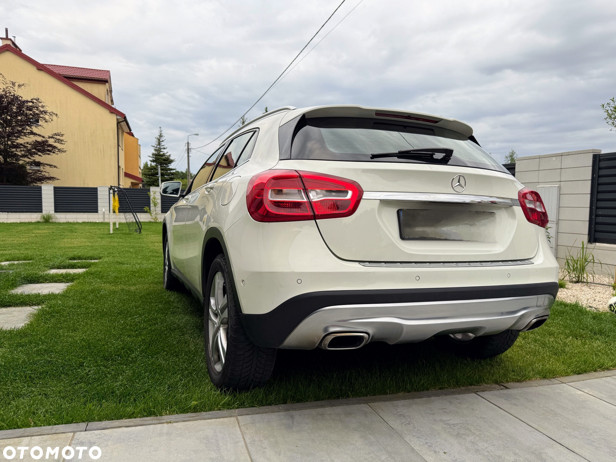 Mercedes-Benz GLA 180 - 16