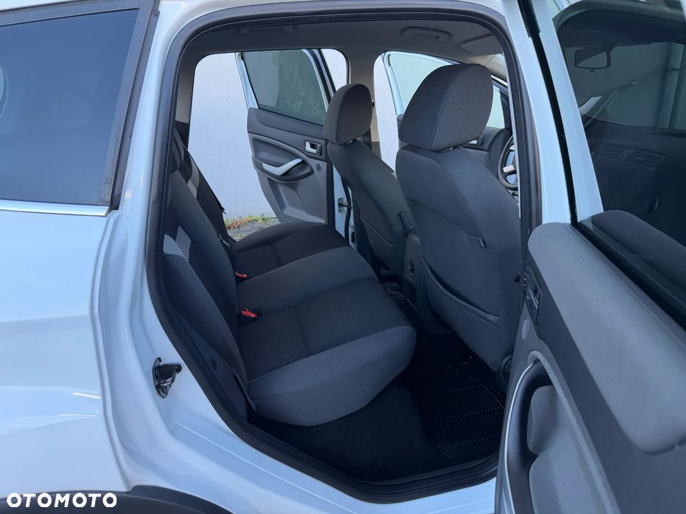Ford Kuga 2.0 TDCi 2x4 Titanium - 24