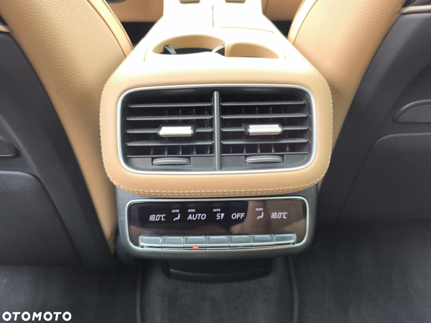 Mercedes-Benz GLS - 23