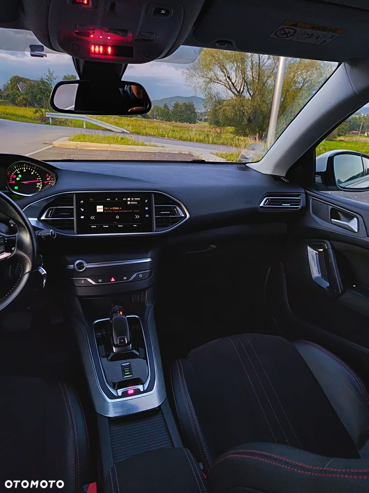 Peugeot 308 BlueHDi 130 EAT8 Allure - 21