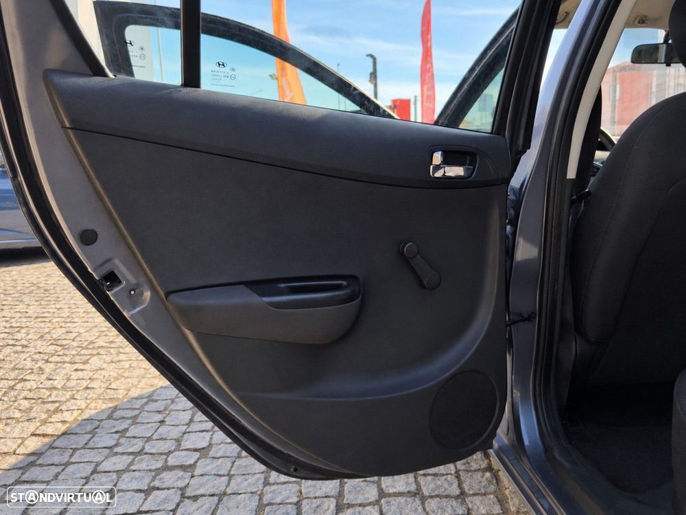 Hyundai i20 1.2 Classic Fun ESP - 16