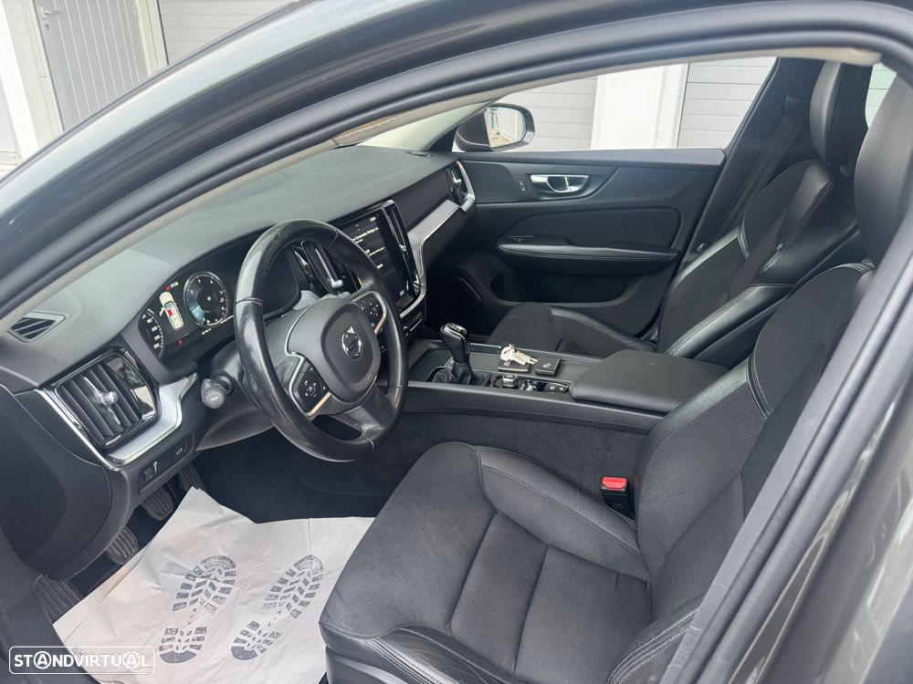 Volvo V60 2.0 D3 Momentum Plus - 6