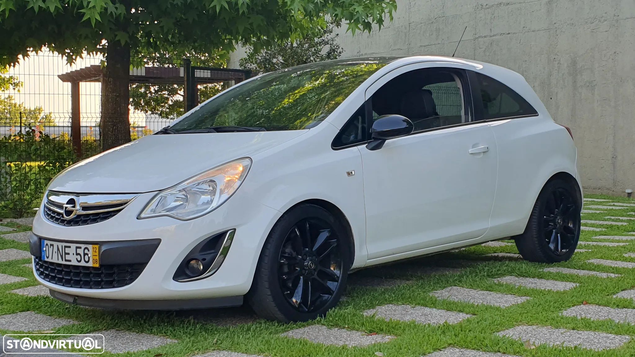 Opel Corsa 1.2 All White - 1