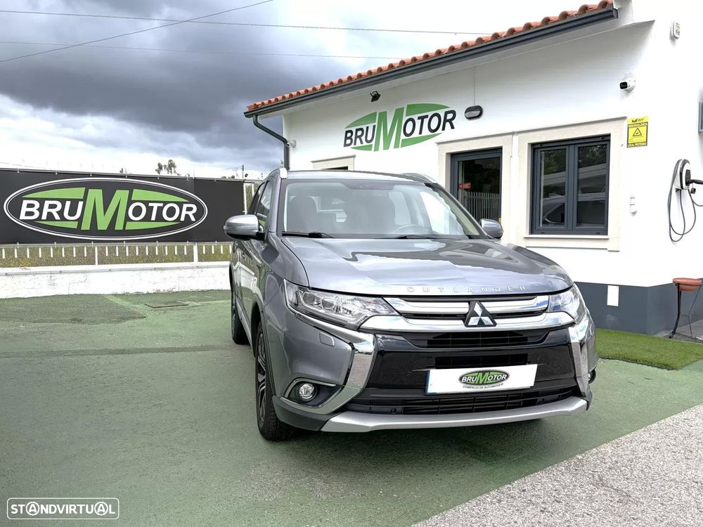 Mitsubishi Outlander 2.2 DI-D Instyle Navi - 2
