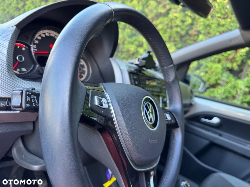 Volkswagen up! Active - 26
