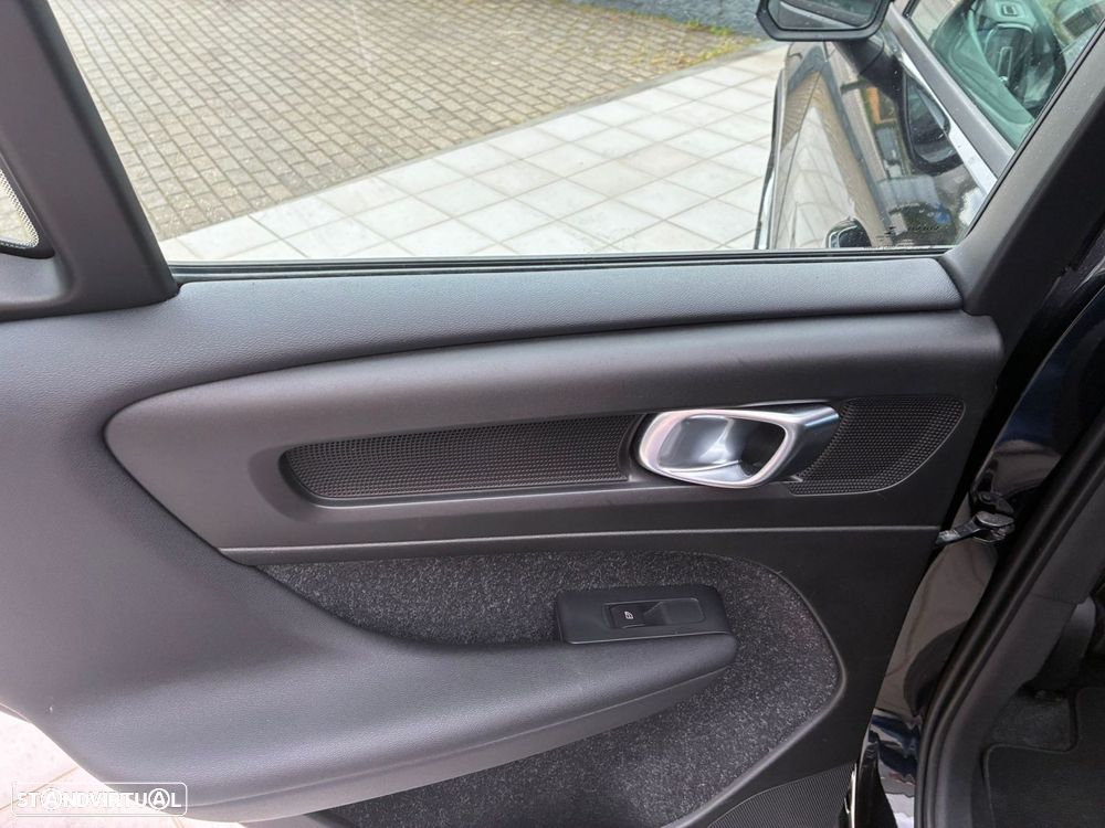 Volvo XC 40 1.5 T3 Momentum Tech Edition - 30