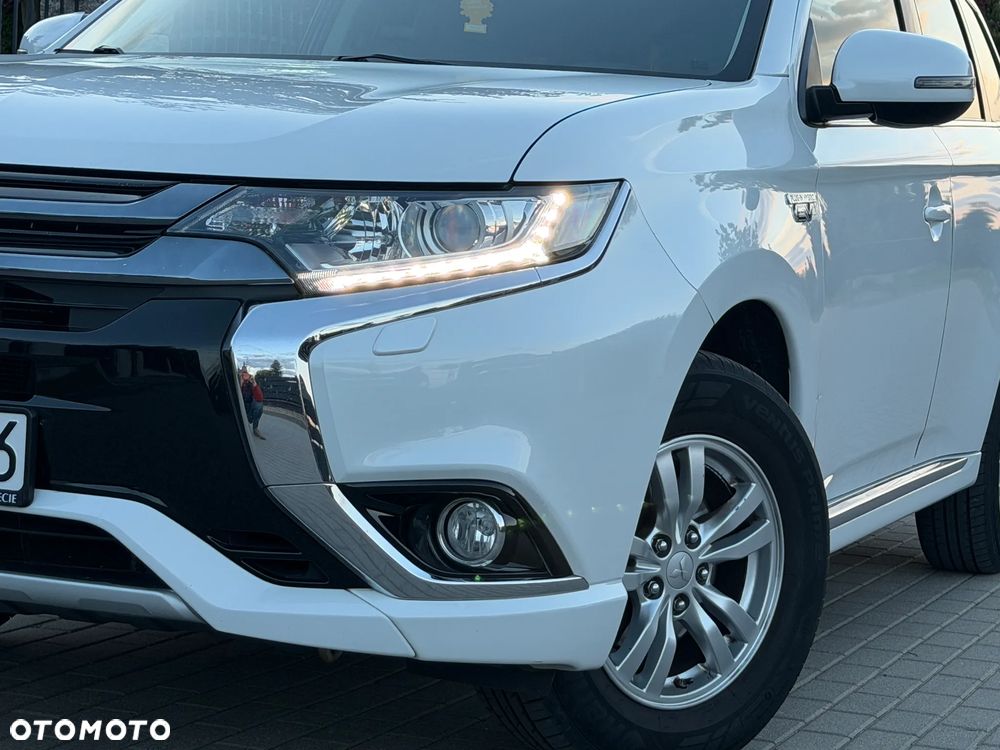 Mitsubishi Outlander 2.0 4WD Plus - 25