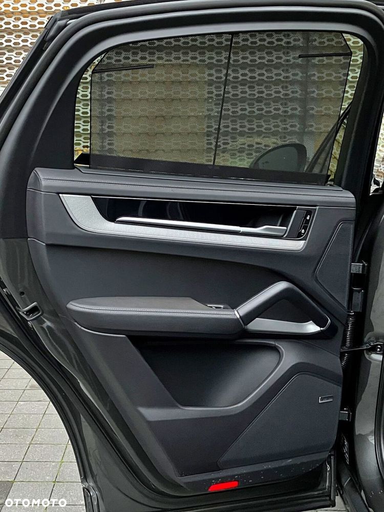 Porsche Cayenne - 16