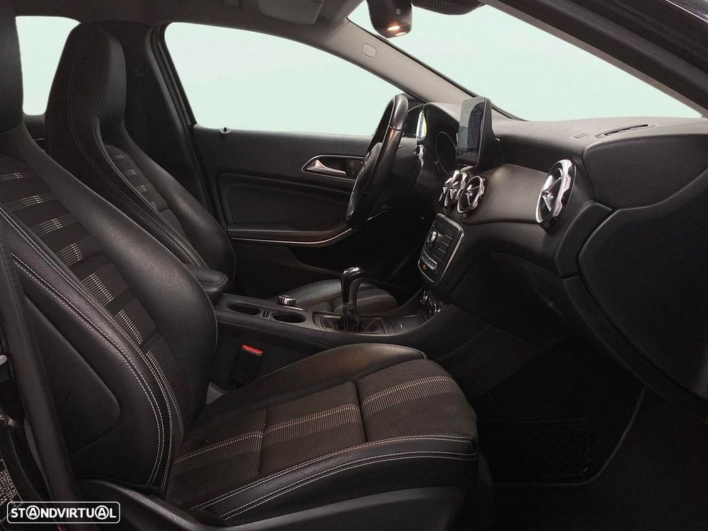 Mercedes-Benz GLA 180 d Urban - 14