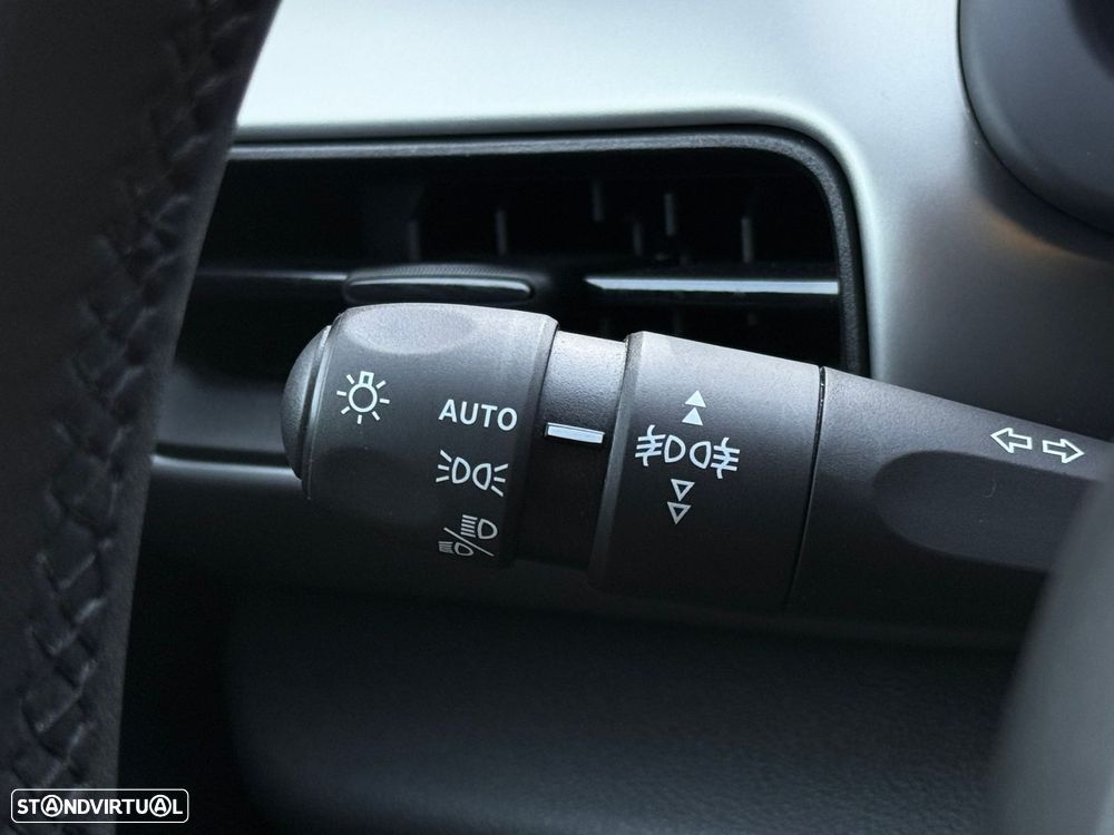 Jeep Avenger 1.2 e-Hybrid Longitude DCT - 13