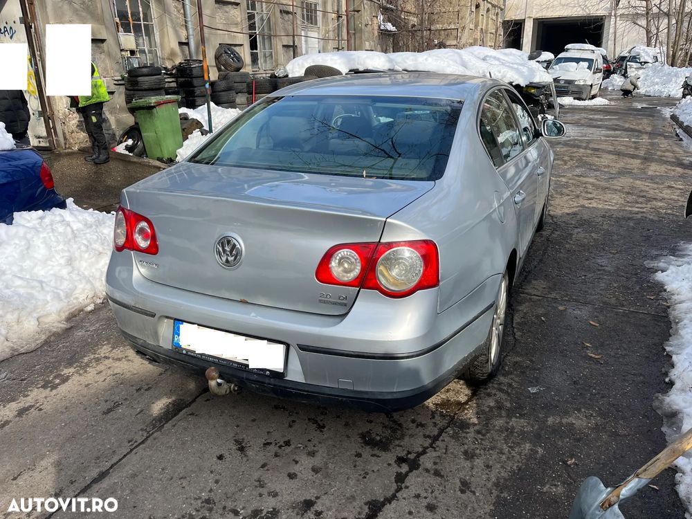 Dezmembrez VW Volkswagen Passat B6 4 motion berlina 2.0 BKP 140CP gri argintiu LA7W xenon - 7