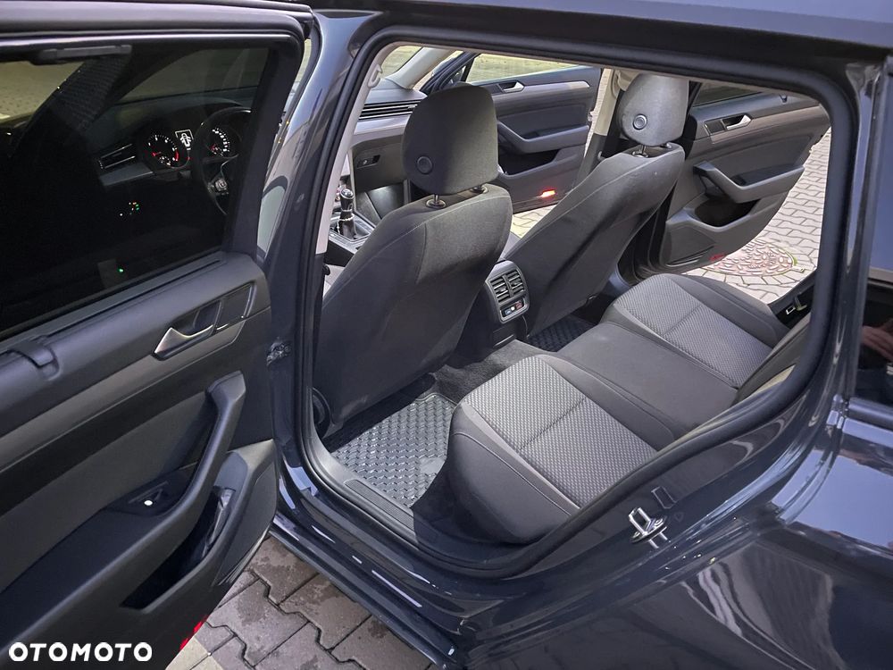 Volkswagen Passat 1.6 TDI BMT Trendline - 26