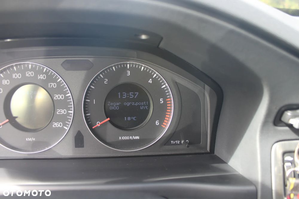 Volvo V70 2.4D Momentum - 23