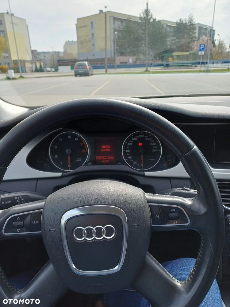 Audi A4 Limousine - 6