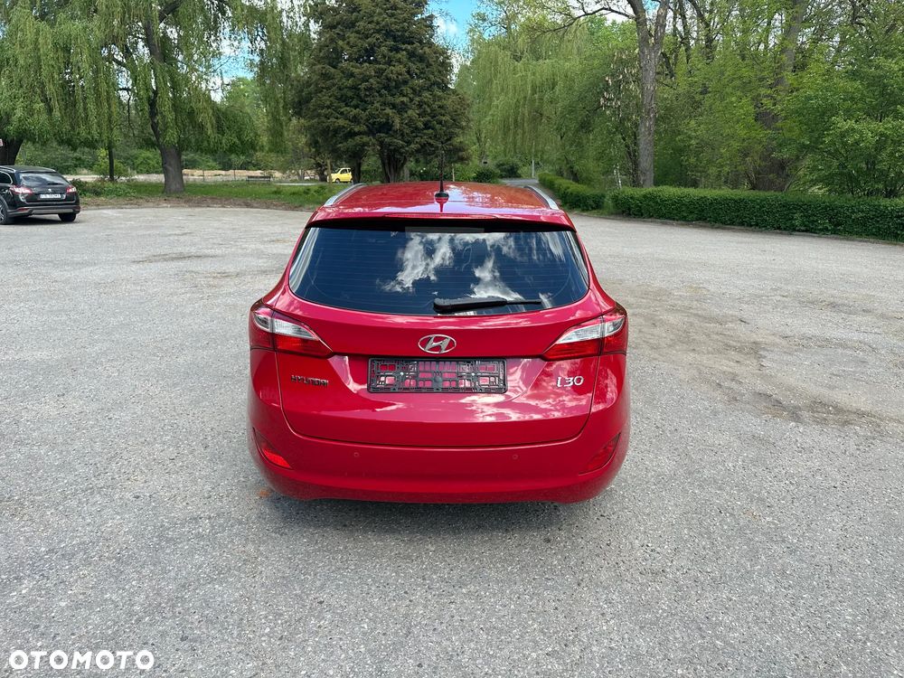 Hyundai i30 blue Kombi 1.4 YES Gold - 6