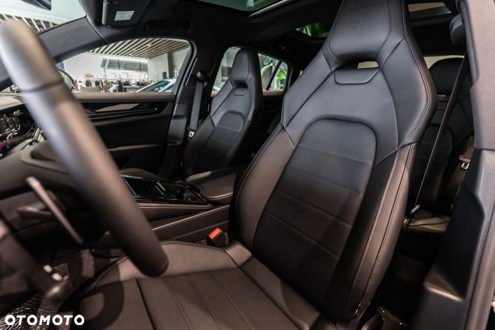 Porsche Panamera 4 E-Hybrid PHEV - 11