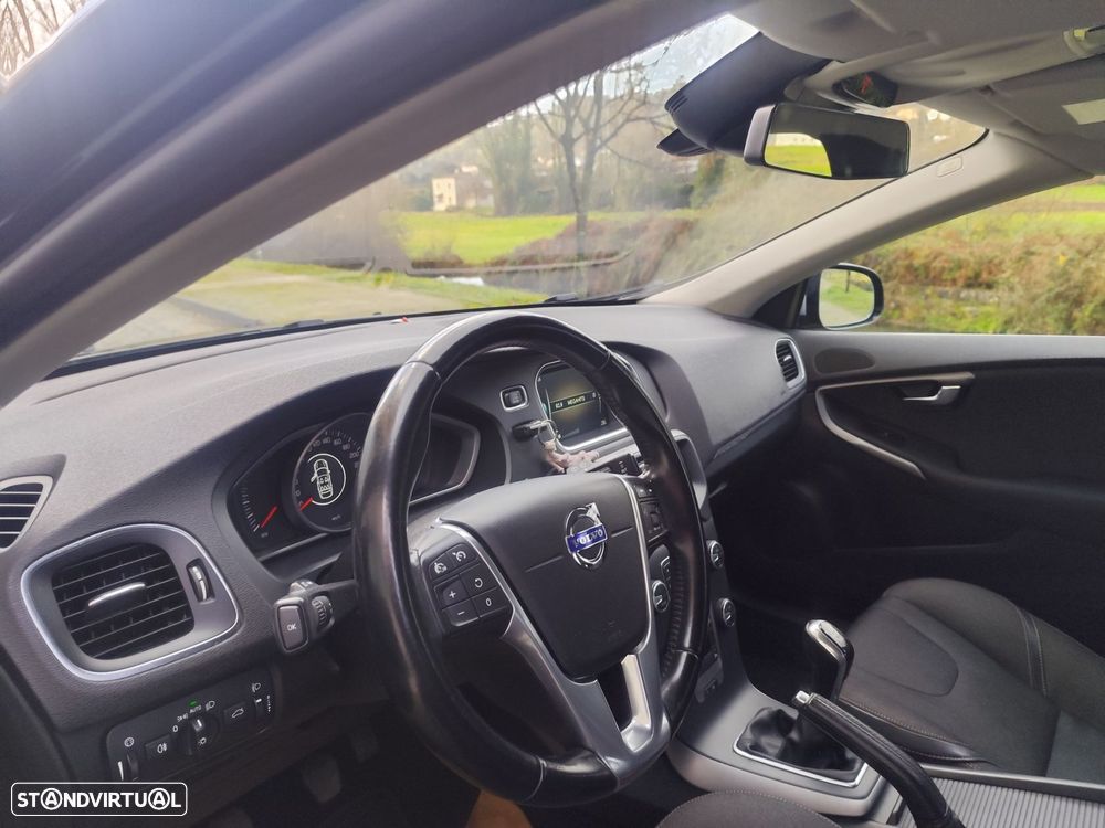 Volvo V40 Cross Country 1.6 D2 Momentum - 22