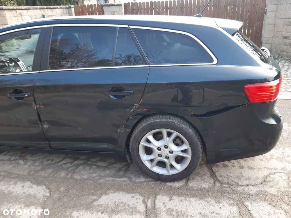 Toyota Avensis 1.8 Premium MS - 17