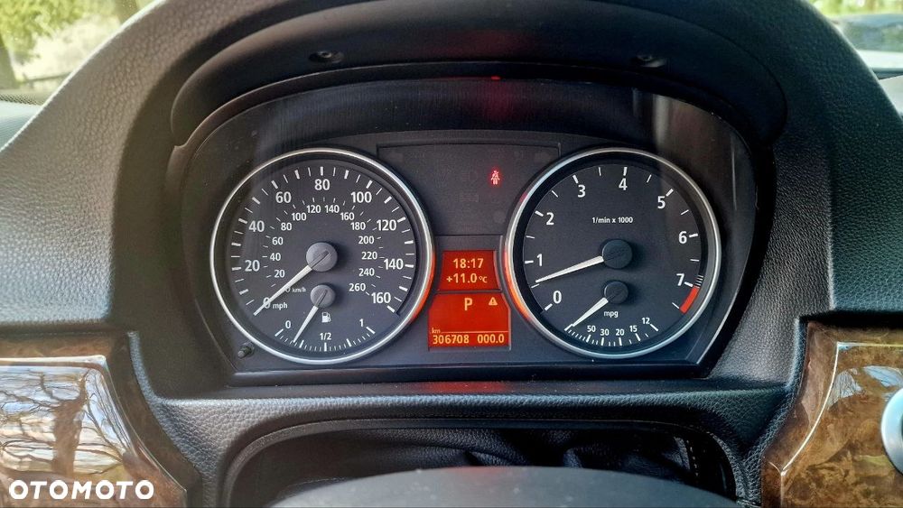 BMW Seria 3 330i - 12