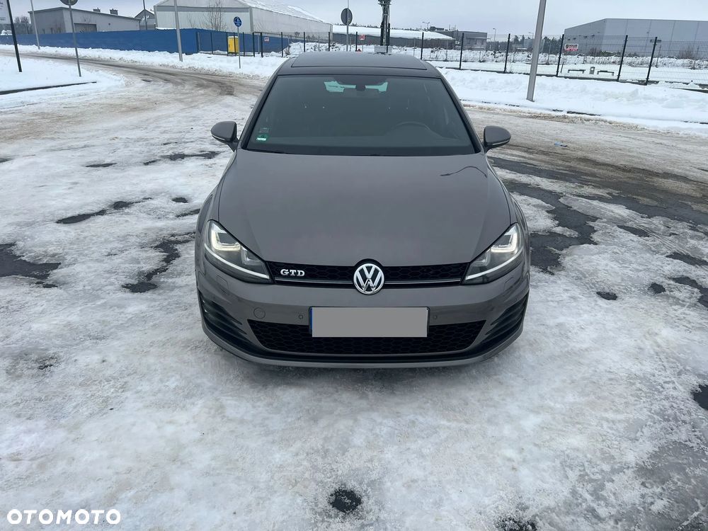 Volkswagen Golf - 2