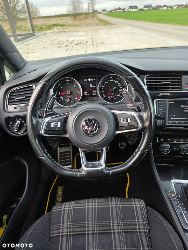 Volkswagen Golf GTD 2.0 TDI SCR DSG - 9