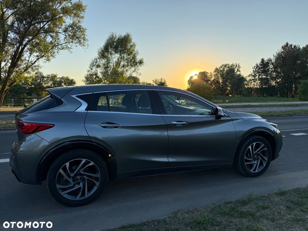 Infiniti Q30 1.6t Premium Tech 7DCT - 14