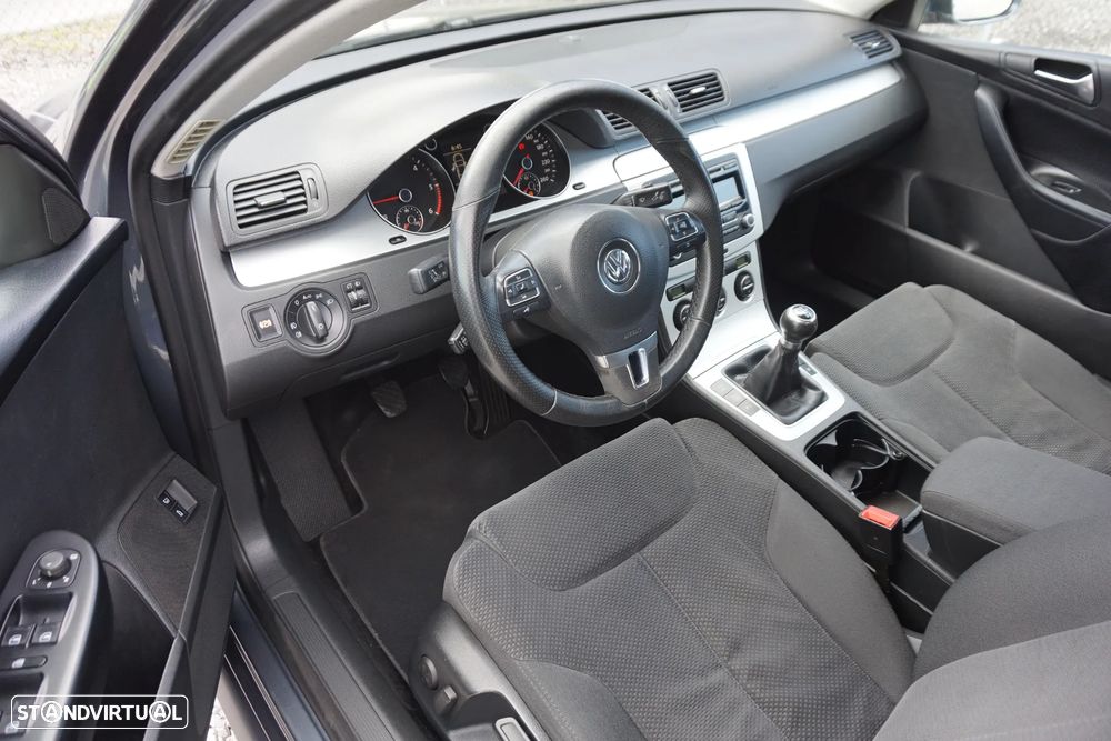 VW Passat 2.0 TDI BM Confortline - 18