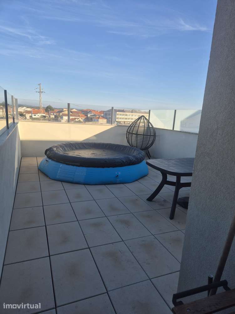 Arrenda-se T2 de luxo com terraço - Grande imagem: 4/13