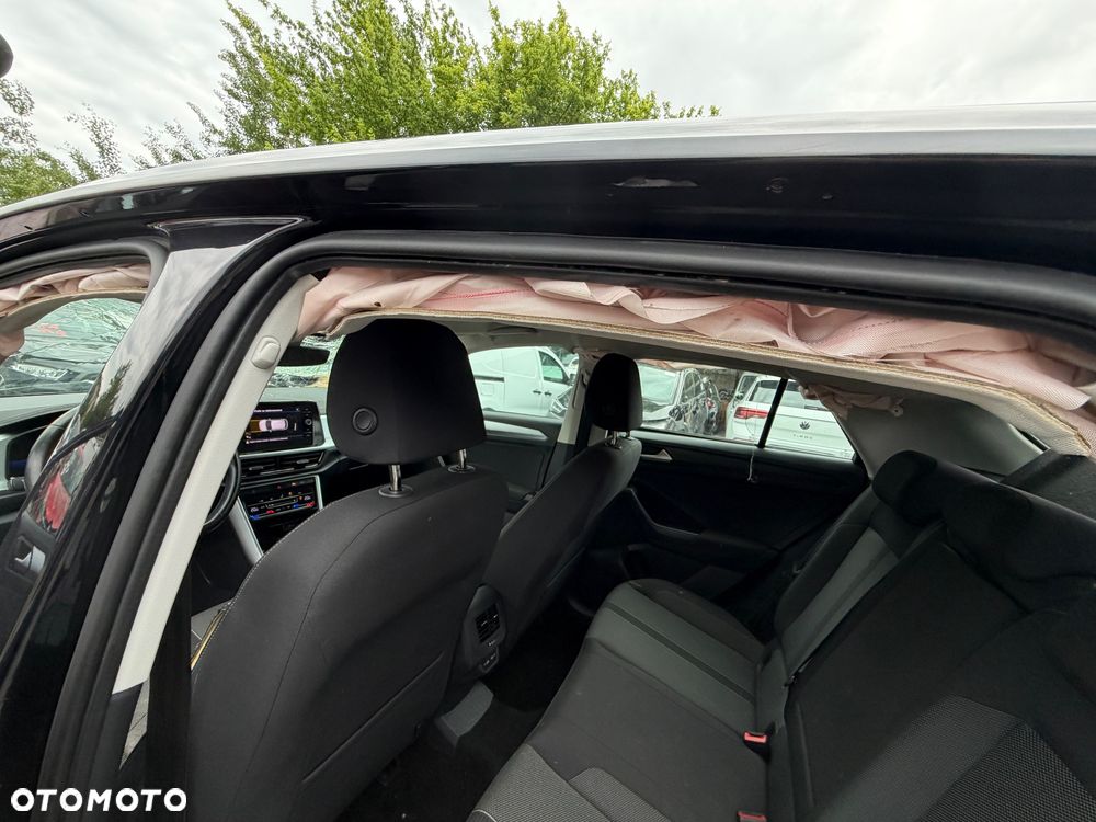 Volkswagen T-Roc - 17